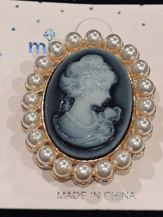 Vintage-Style Victorian Blue Cameo Brooch - Pearl NWT - Picture 2 of 8